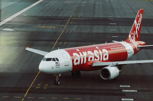 Thêm một máy bay của hãng AirAsia gặp sự cố - 1