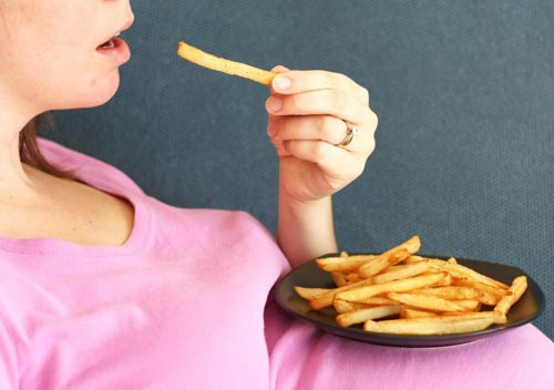 Thai nhi kém phát triển vì mẹ ăn sai cách - 1