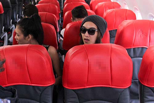 Thí sinh Next Top vất vả tạo dáng với máy bay - 2