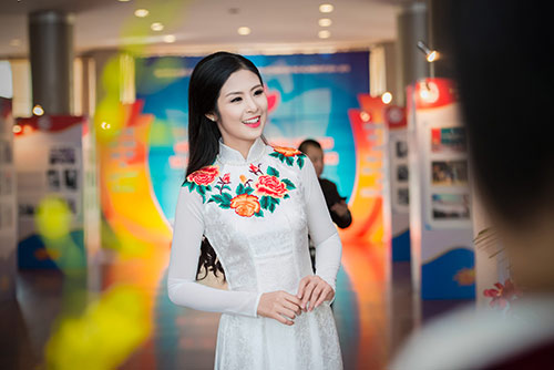 HH Đặng Thu Thảo đẹp hút hồn bên Ngọc Hân - 8