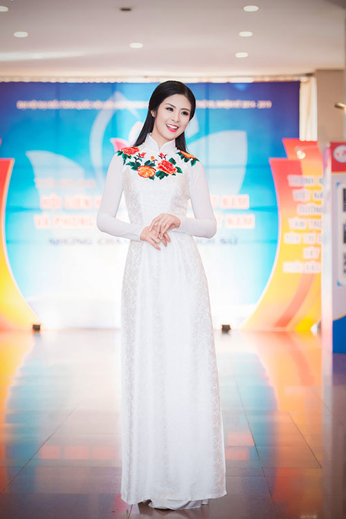 HH Đặng Thu Thảo đẹp hút hồn bên Ngọc Hân - 9