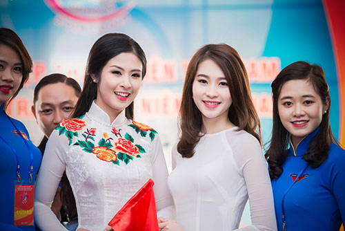 HH Đặng Thu Thảo đẹp hút hồn bên Ngọc Hân - 11