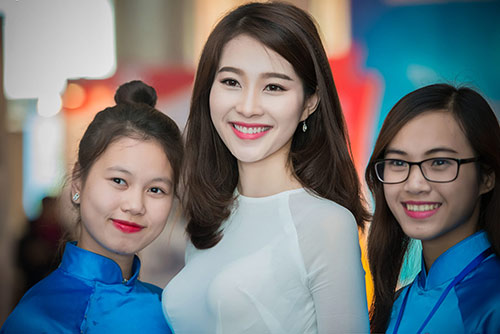 HH Đặng Thu Thảo đẹp hút hồn bên Ngọc Hân - 2
