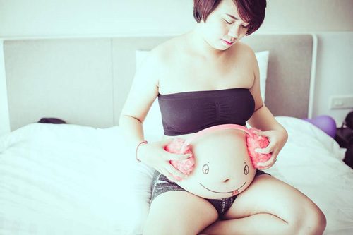 Bộ ảnh bầu táo bạo của mẹ 9x Sài Thành - 4