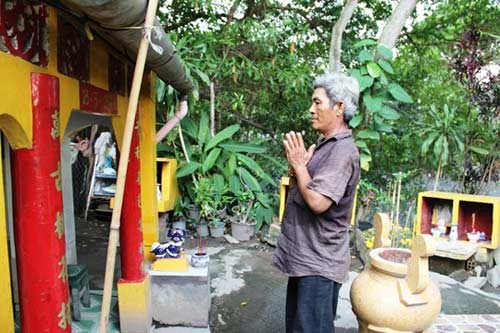 TPHCM: Nửa đêm, đua nhau đến miếu cầu cơ - 2