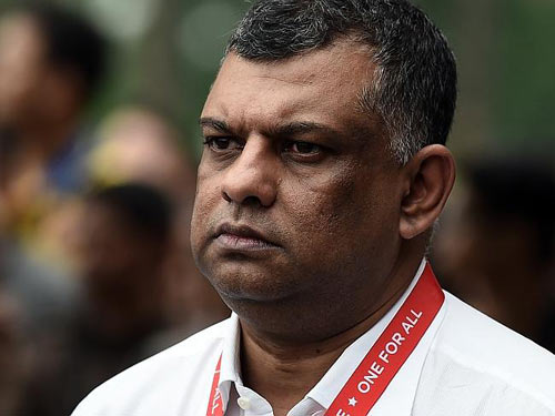 Tony Fernandes, ông chủ của AirAsia là ai? - 2