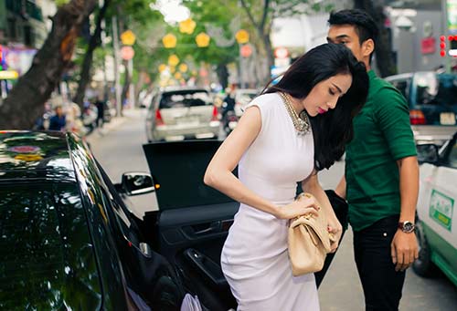 Thủy Tiên đi sự kiện quot;chớp nhoángquot; sau đám cưới - 1