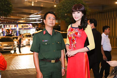 HH Kỳ Duyên đẹp e ấp với tóc mái ngố - 6