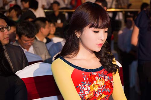 HH Kỳ Duyên đẹp e ấp với tóc mái ngố - 8