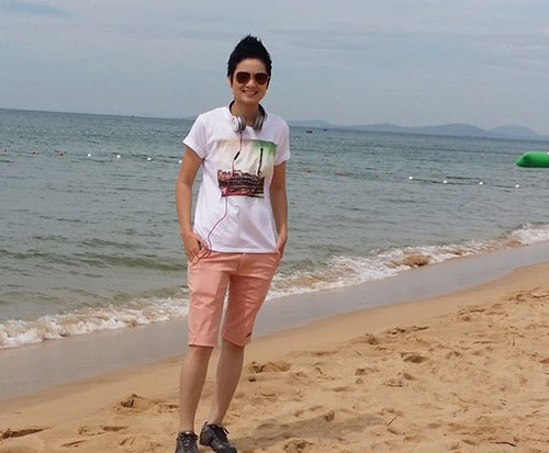 Thúy Vinh đưa con sang Singapore đón năm mới cùng chồng - 7