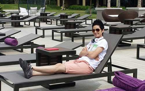 Thúy Vinh đưa con sang Singapore đón năm mới cùng chồng - 6