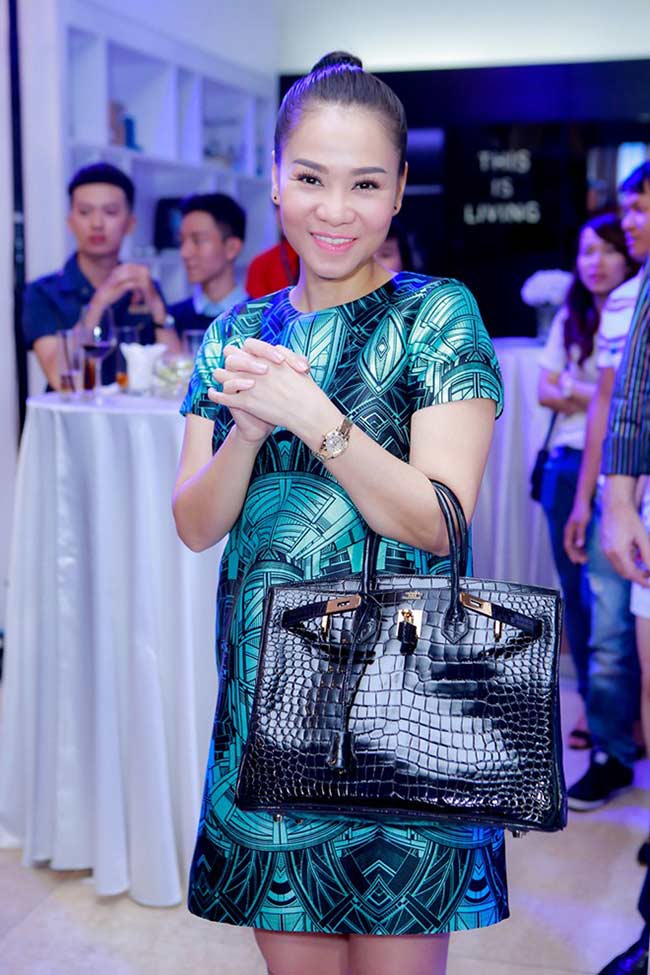 Bà bầu Thu Minh và chiếc túi xách 1,6 tỷ đồng
