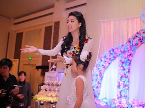 Lê Khánh mặc áo dài tinh khôi trong ngày cưới - 6