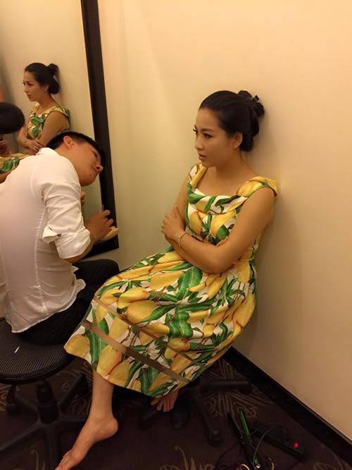 Lê Khánh mặc áo dài tinh khôi trong ngày cưới - 1