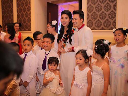 Lê Khánh mặc áo dài tinh khôi trong ngày cưới - 7