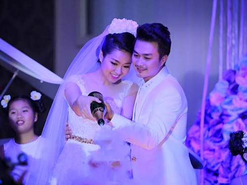 Lê Khánh - Tuấn Khải rạng rỡ rót rượu mừng - 6