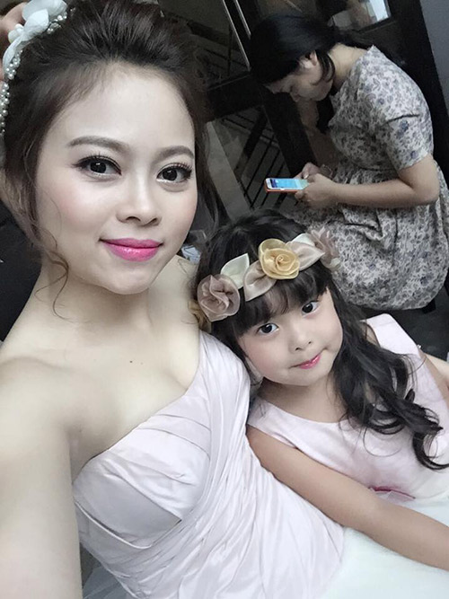 Single mom Hà Thành xinh đẹp lần thứ 2 mặc váy cưới vì con - 12