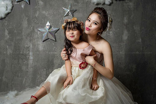 Single mom Hà Thành xinh đẹp lần thứ 2 mặc váy cưới vì con - 6