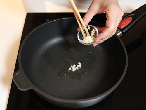 Đậu hũ sốt tôm đơn giản, trôi cơm - 3