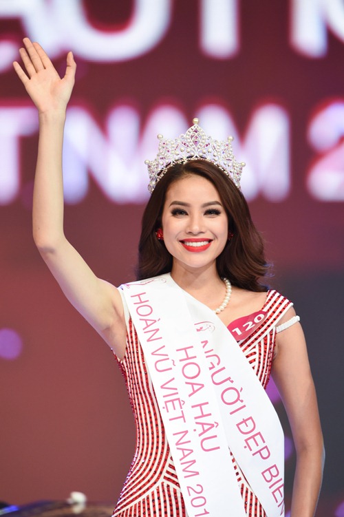 Hình ảnh quá khứ đen nhẻm của Tân HHHV Phạm Hương - 15