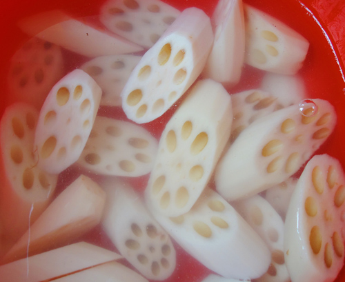 Củ sen hầm sườn non ngon cơm - 3