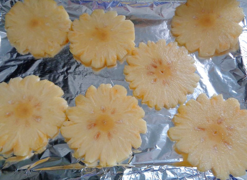 Làm mứt dứa sấy đẹp như hoa - 4