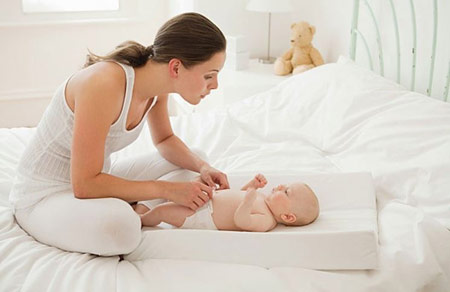 Những lưu ý khi chọn và dùng miếng lót sơ sinh cho trẻ - 2
