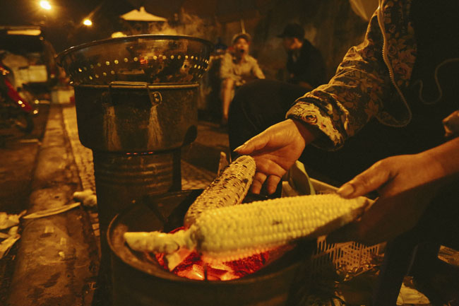 Ảnh: Hà Nội đêm gió lạnh đầu mùa - 11