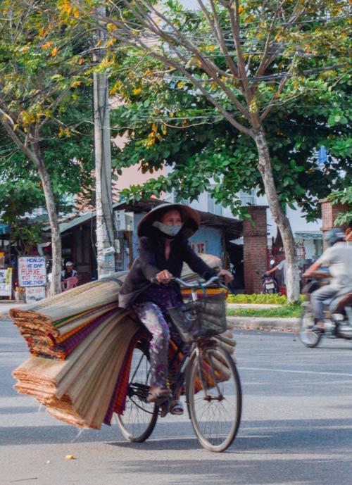 Những người phụ nữ nhọc nhằn đội nắng mưu sinh - 10