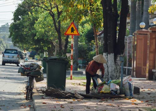 Những người phụ nữ nhọc nhằn đội nắng mưu sinh - 3