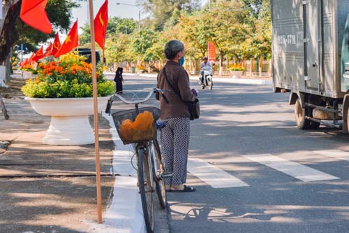 Những người phụ nữ nhọc nhằn đội nắng mưu sinh - 8