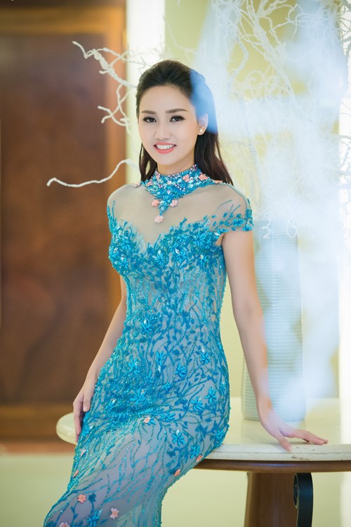 Á hậu Trà My khoe vai trần quyến rũ tại Hà Nội - 3