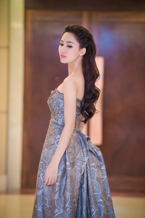 Á hậu Trà My khoe vai trần quyến rũ tại Hà Nội - 5