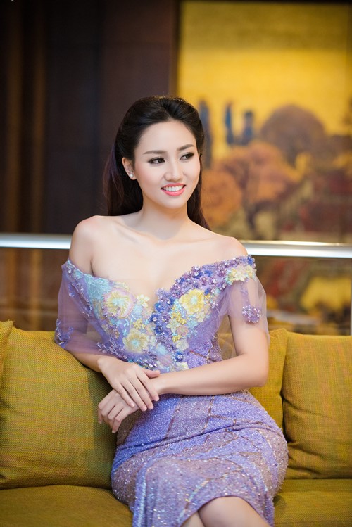 Á hậu Trà My khoe vai trần quyến rũ tại Hà Nội - 10