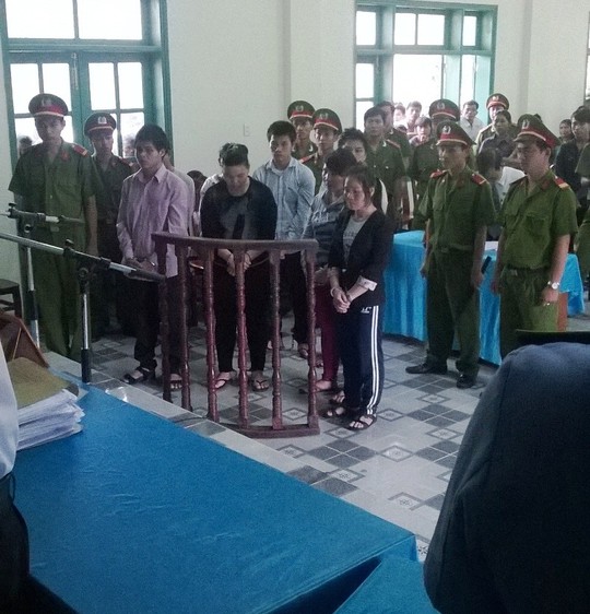 Dùng chiêu quot;đi làm lương caoquot; để buôn người - 1