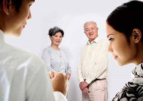 Lần đầu ra mắt, tôi đã khiến mẹ anh sợ chết khiếp - 1