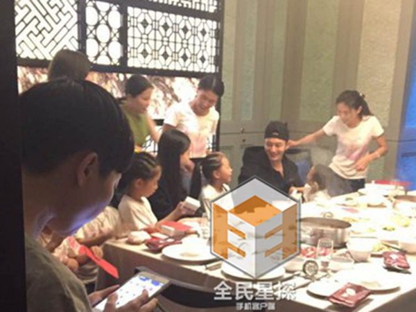 Huỳnh Hiểu Minh - Angela Baby lộ diện sau đám cưới - 6