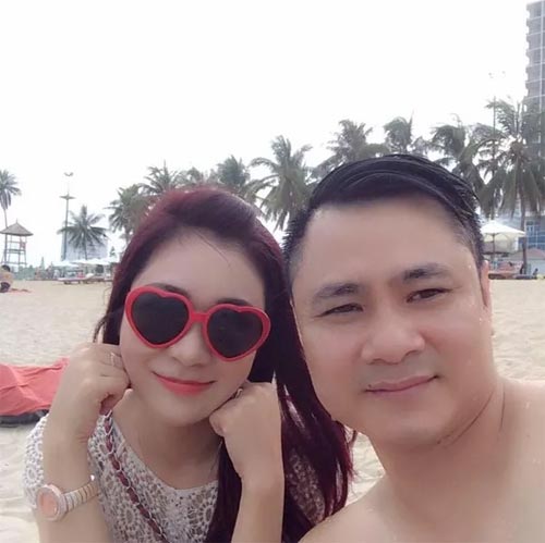 Hai con Hồng Nhung thích thú khi được học cưỡi ngựa - 11
