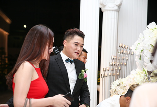 Vũ Duy Khánh xúc động hát tặng vợ trong ngày cưới - 9