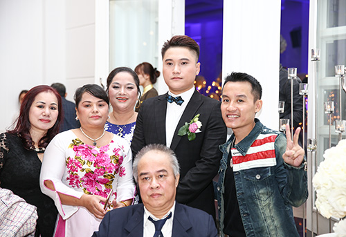 Vũ Duy Khánh xúc động hát tặng vợ trong ngày cưới - 8