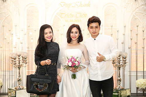 Tuấn Hưng và vợ tay trong tay dự đám cưới bạn thân - 13