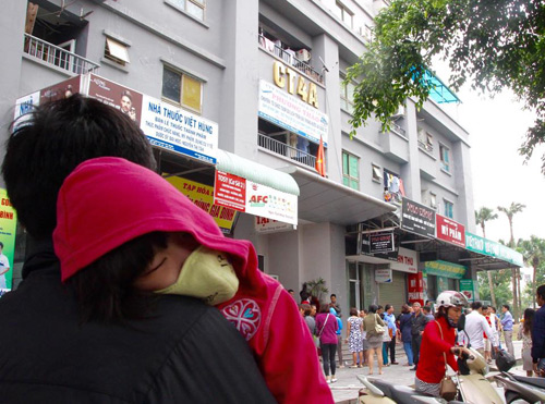 Người dân KĐT Xa La mệt mỏi sau một đêm vạ vật vì cháy - 19