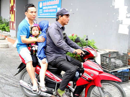 Người dân KĐT Xa La mệt mỏi sau một đêm vạ vật vì cháy - 17