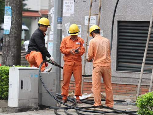 Người dân KĐT Xa La mệt mỏi sau một đêm vạ vật vì cháy - 18