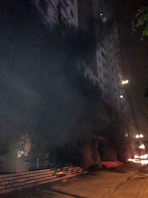 Cháy chung cư Xa La: Nổ lớn liên tiếp phát ra từ tầng hầm - 1