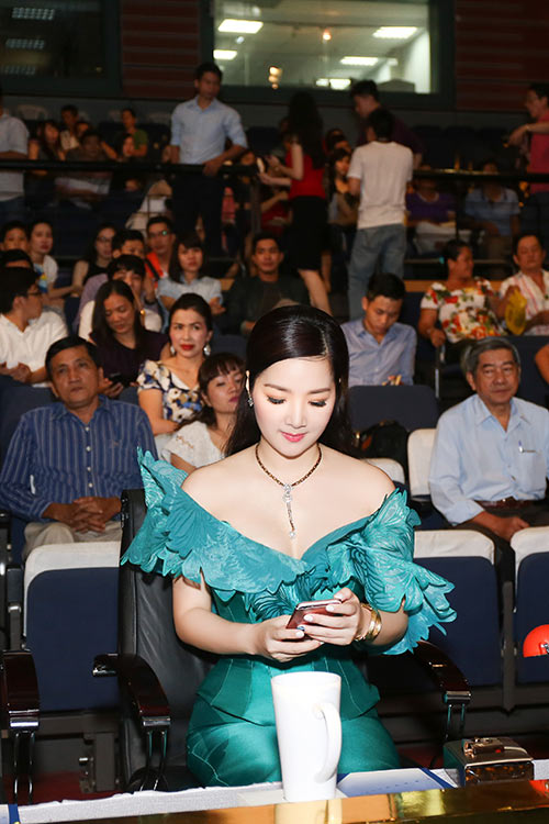 HH Giáng My buông lơi vai trần bên Lê Hoàng, Bình Minh - 7