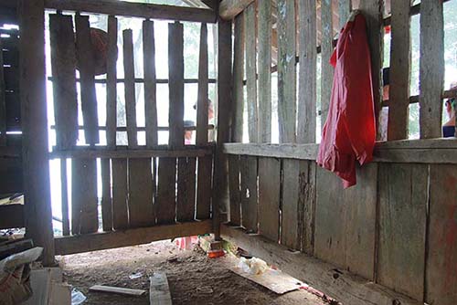 Học sinh vùng cao lội bùn trong ngày lễ khai trường muộn - 4