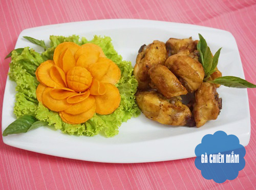 Bữa cơm ngon với cá sốt cà chua, gà chiên mắm - 3