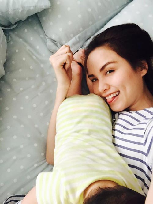 Ốc Thanh Vân cùng con trai quot;đón rétquot; ở Hà Nội - 13
