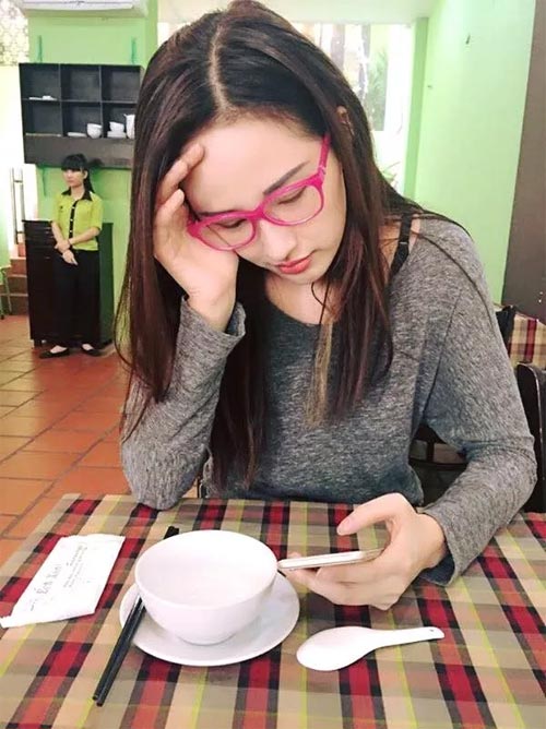 Ốc Thanh Vân cùng con trai quot;đón rétquot; ở Hà Nội - 16